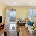 Дом отдыха Vinhaticos House *